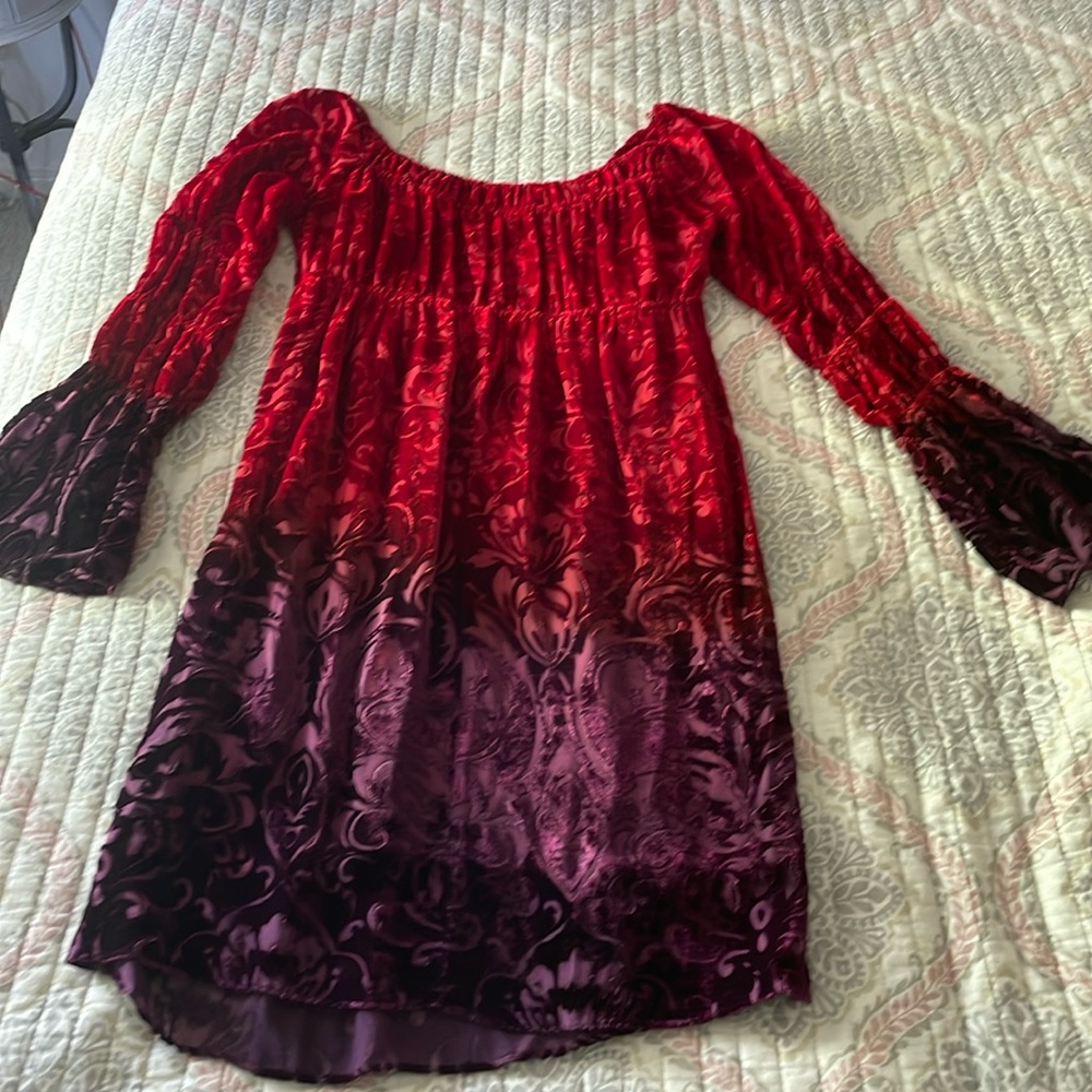 SM/MD short dress. With a satin slip underneath. Gathered top off shoulder